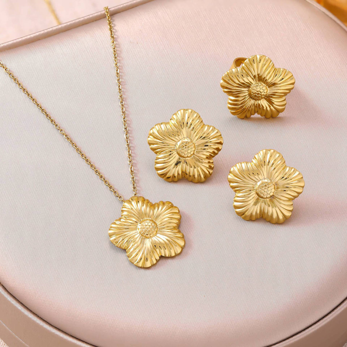 Women's French Stainless Steel Suite Light Luxury High-grade Jewelry Set