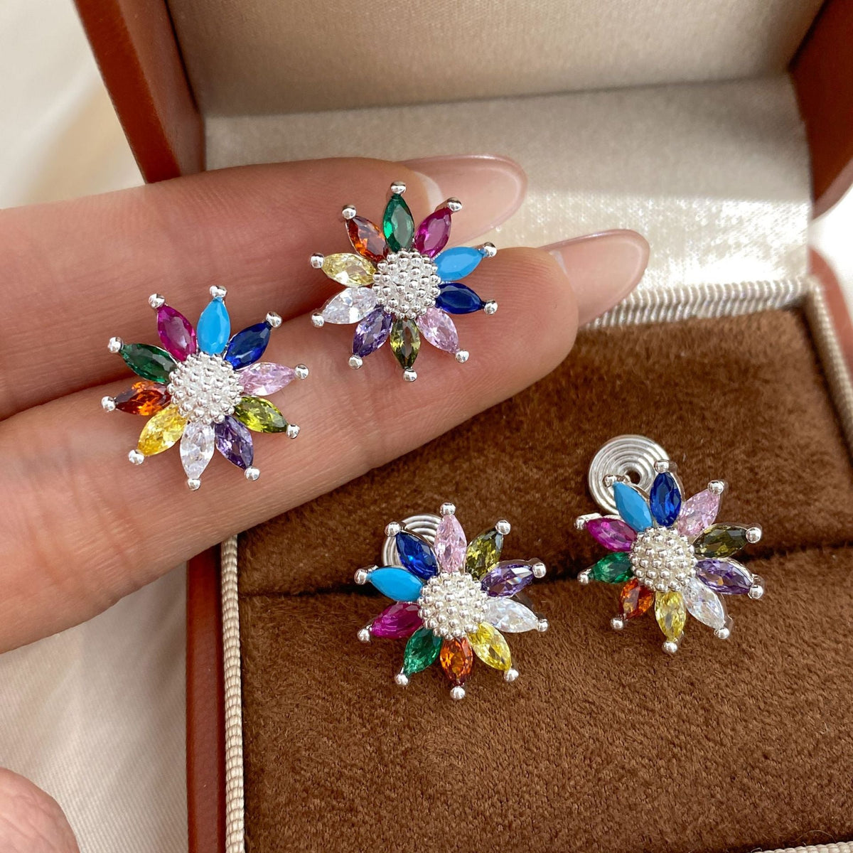 Unique Personality Colorful Crystals Small Flower Integrated Affordable Luxury Ear Clip
