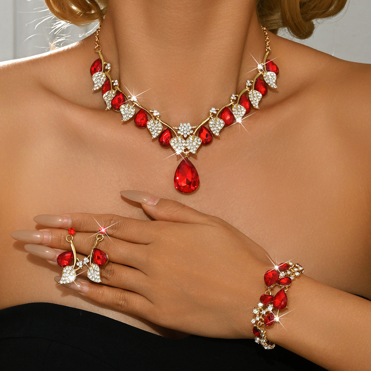 Women's Vintage Water Drop Gem Leaf Clavicle Necklaces