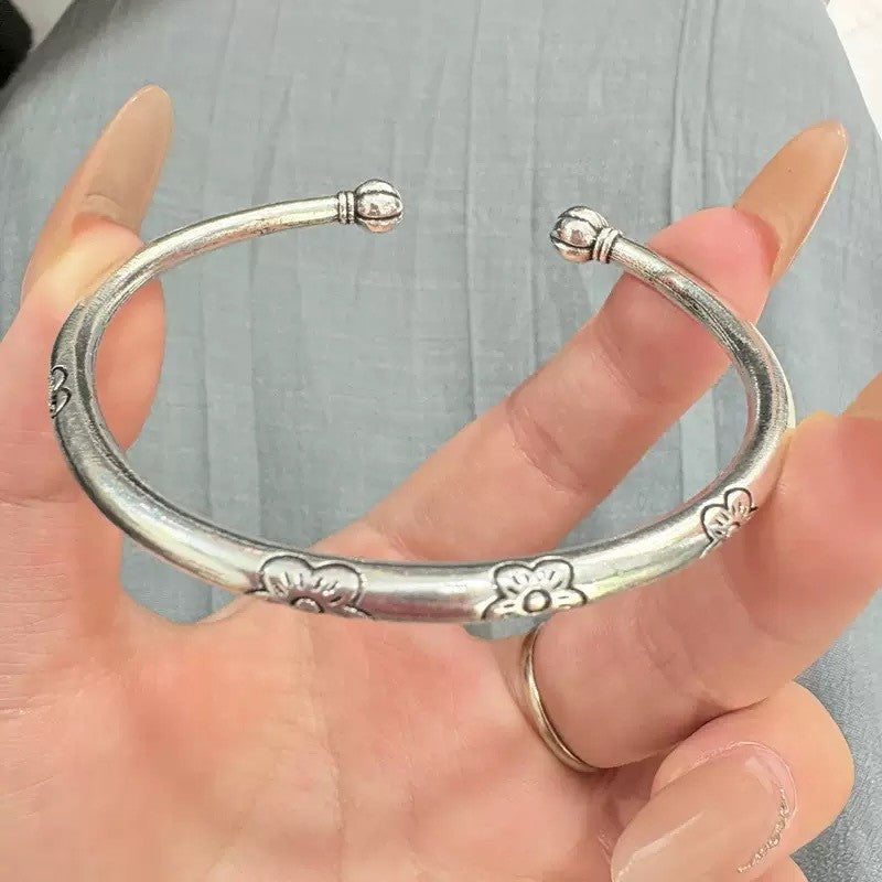 Women's & Men's Dragon Hold Column Domineering Relief Pattern Open-ended Retro Style Distressed Bracelets