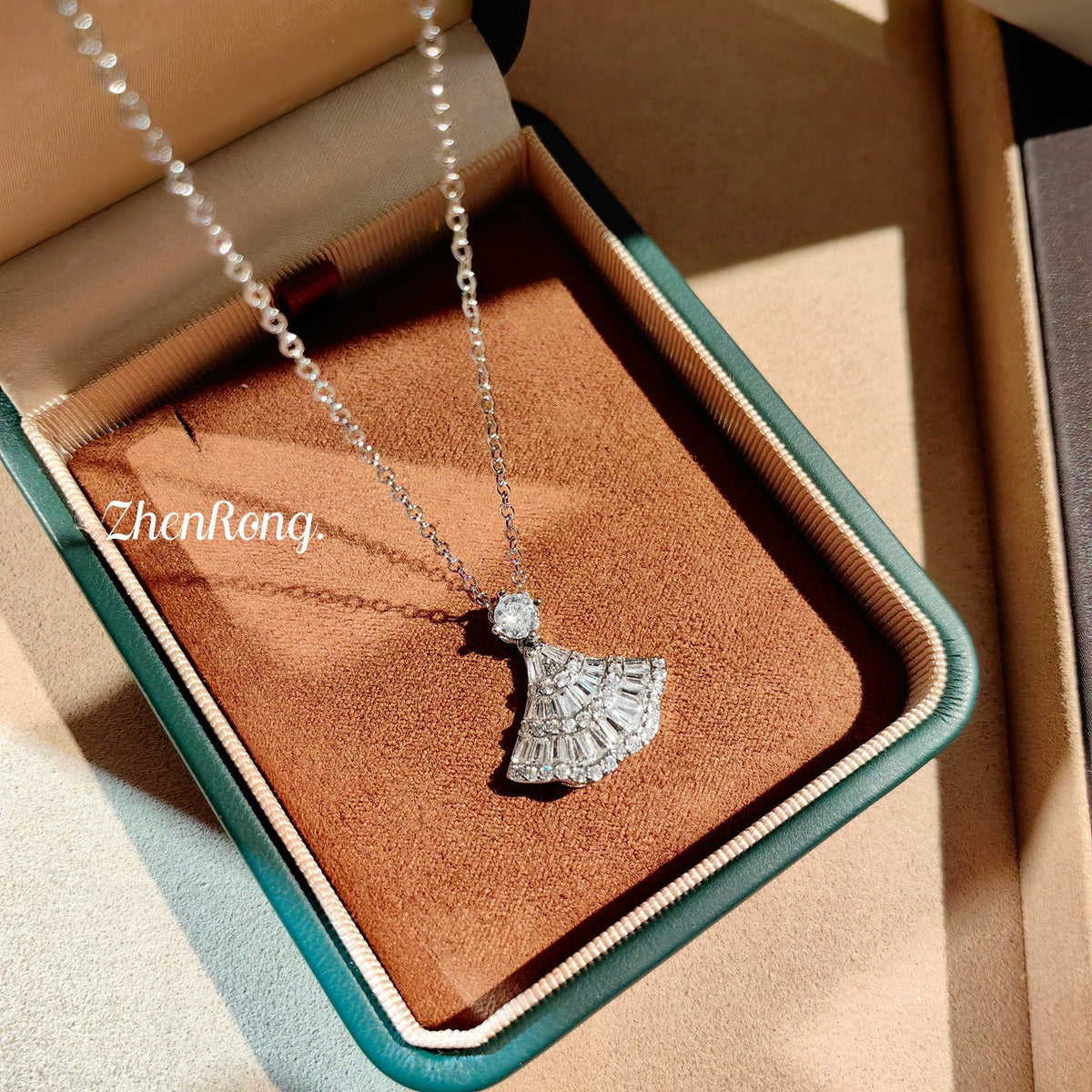 Elegant Sier Dress With Fully Collarbone Niche Pendant