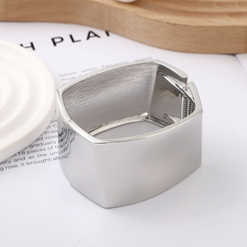 Alloy Punk Fashionable Golden Geometric Personality Bracelets