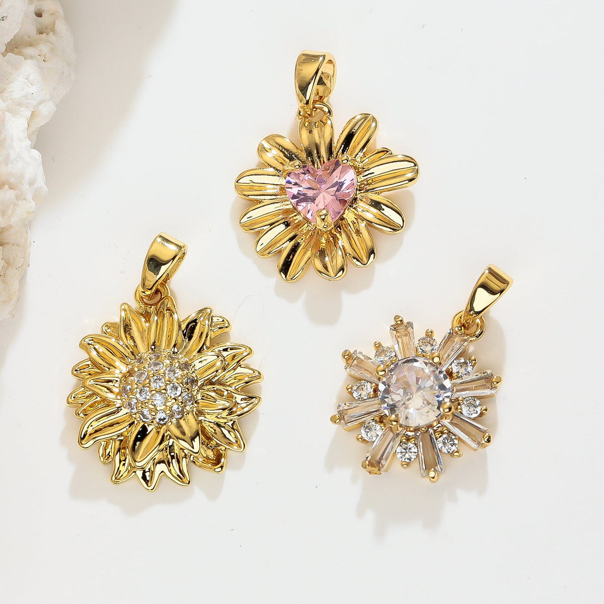 Attractive Versatile Light Luxury Petal Flower Pendant