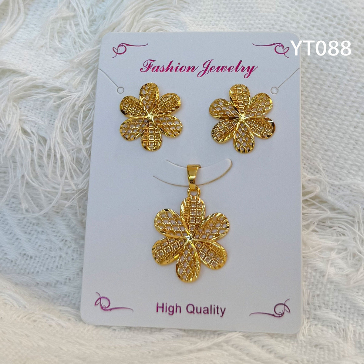 Niche Design Mild Luxury Retro Golden Versatile Jewelry Set