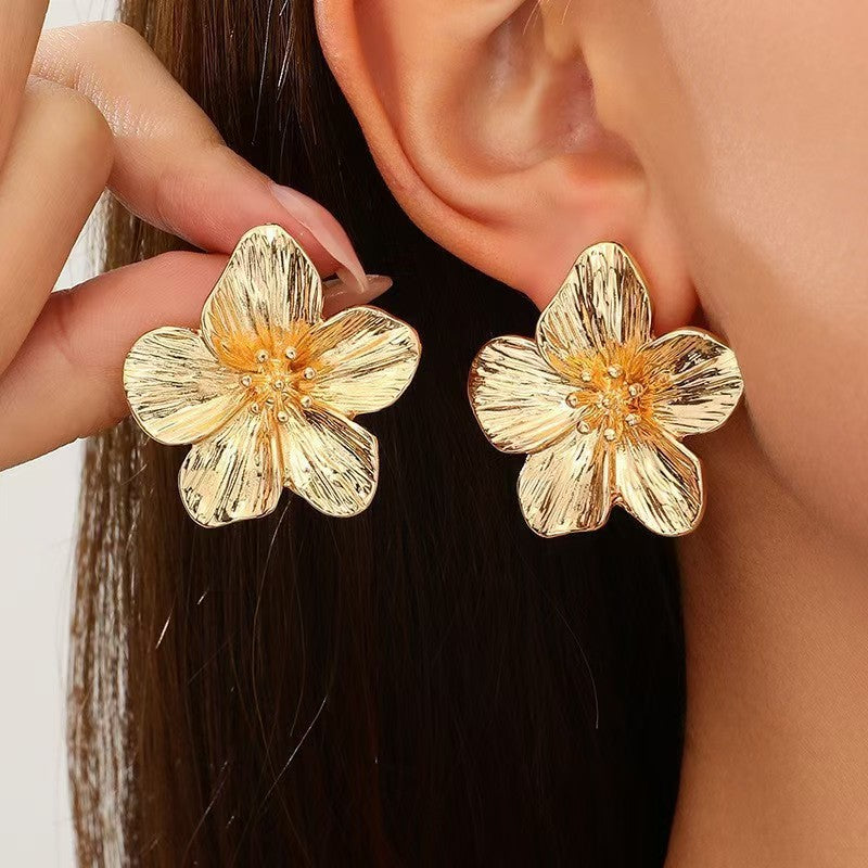 Luxury Golden Flower Suite Niche Design Necklaces