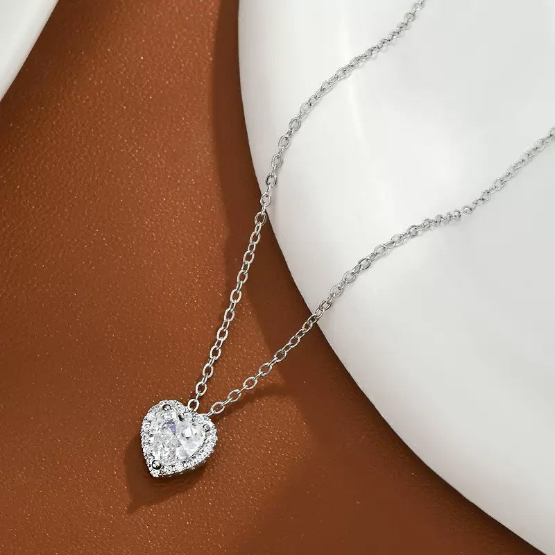 With Hearts Inlaid Zircon Advanced High Light Luxury Clavicle Necklace