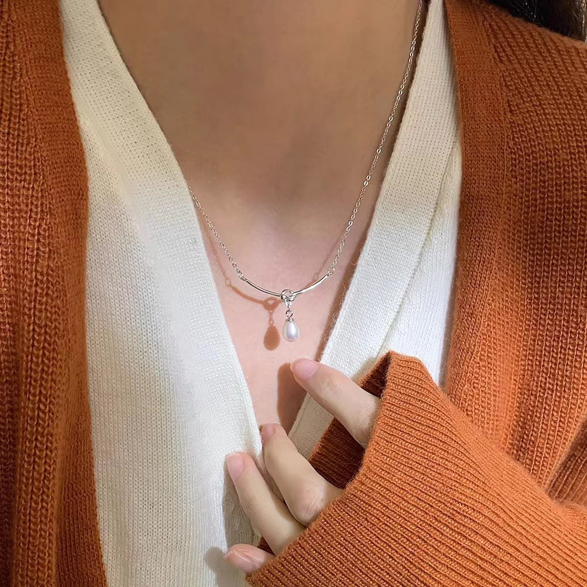 Female Niche Design High-grade Pearl Sterling Sier Clavicle Chain Light Necklaces