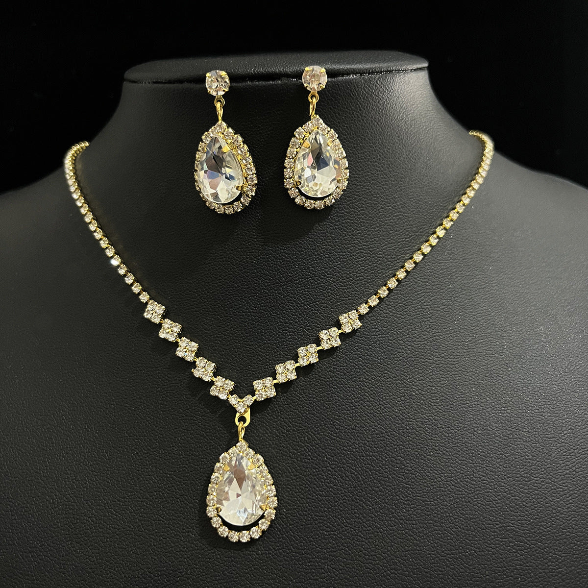 Fashion Wedding Bright Full Diamond Water Drop Rings