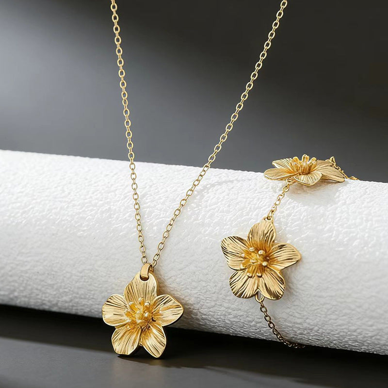 Luxury Golden Flower Suite Niche Design Necklaces