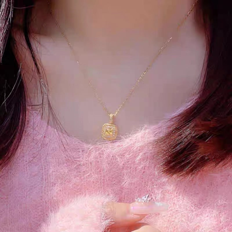 Women's Placer Gold Cube Sugar Simple Small Clavicle Necklaces