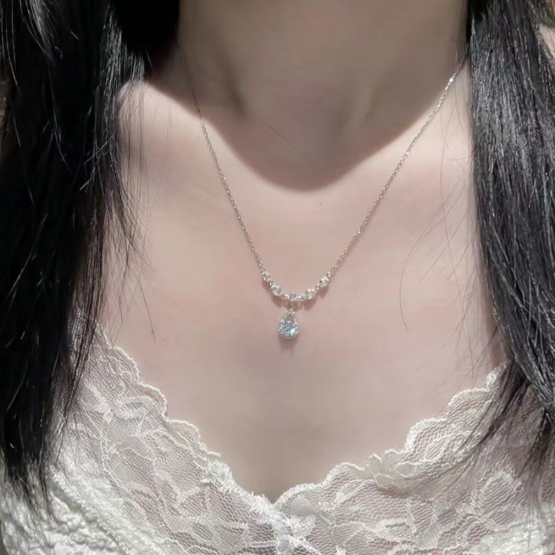 Women's Sterling Sier Mermaid Tears Drop Fashion Simple Light Necklaces