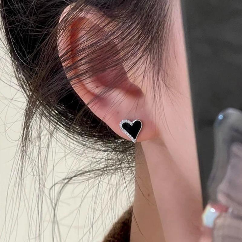Cold Style Sweet Cool Black Heart Shape With Diamond Stud Earrings