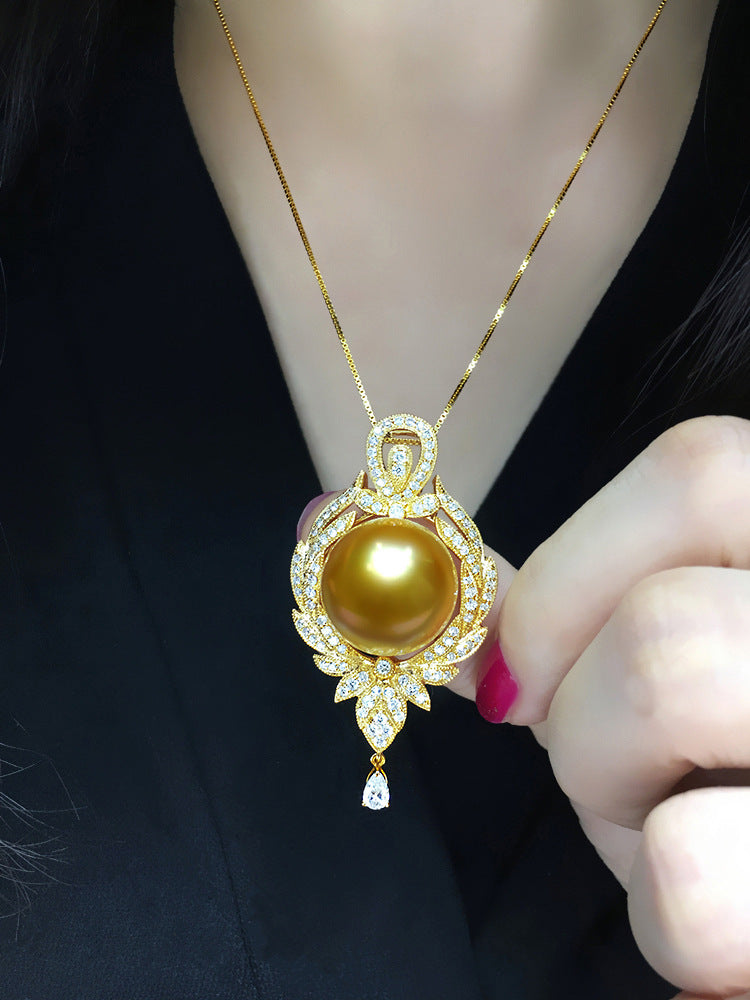 Women's Luxury Imitation Pearl Full Inlaid Synthetic Shell Pearls Pendant