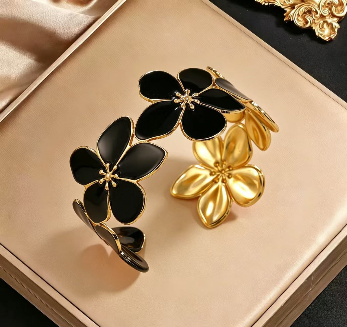 Glaze Flowers Stainless Steel Female High Sense Personality Wild Flower Bracelets