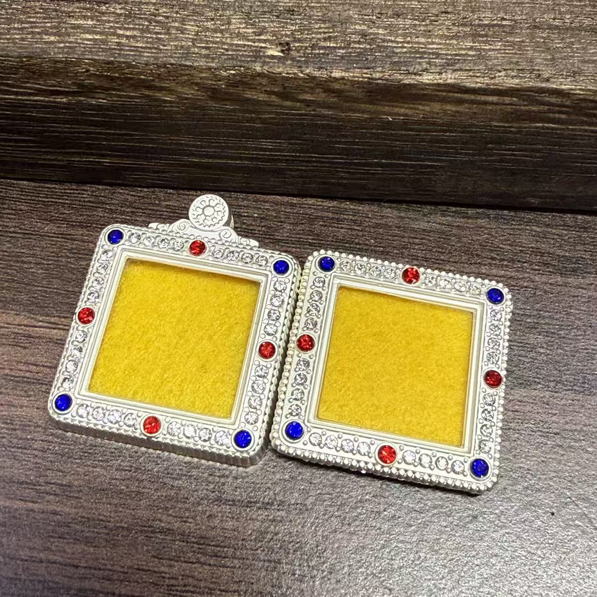 Crafts Jeweled Small Gold Bar Niche For Pendants