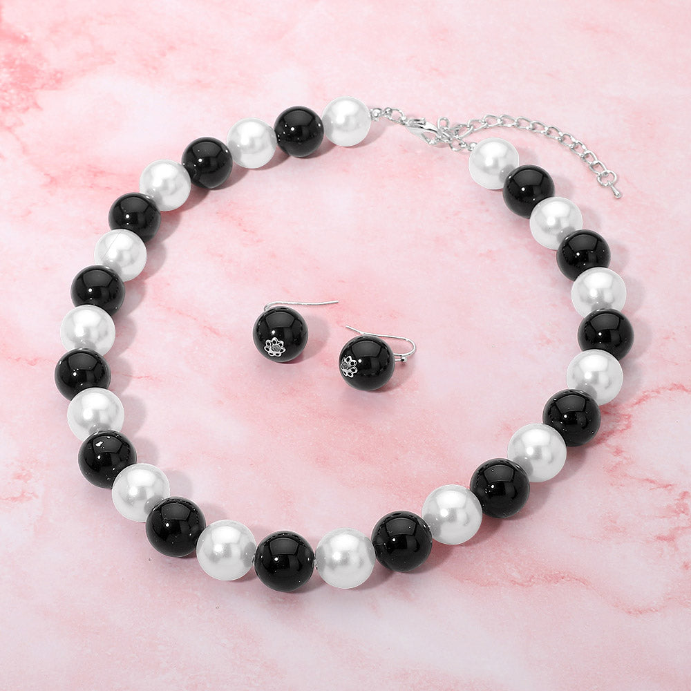 Classic Pearl Beaded Necklace