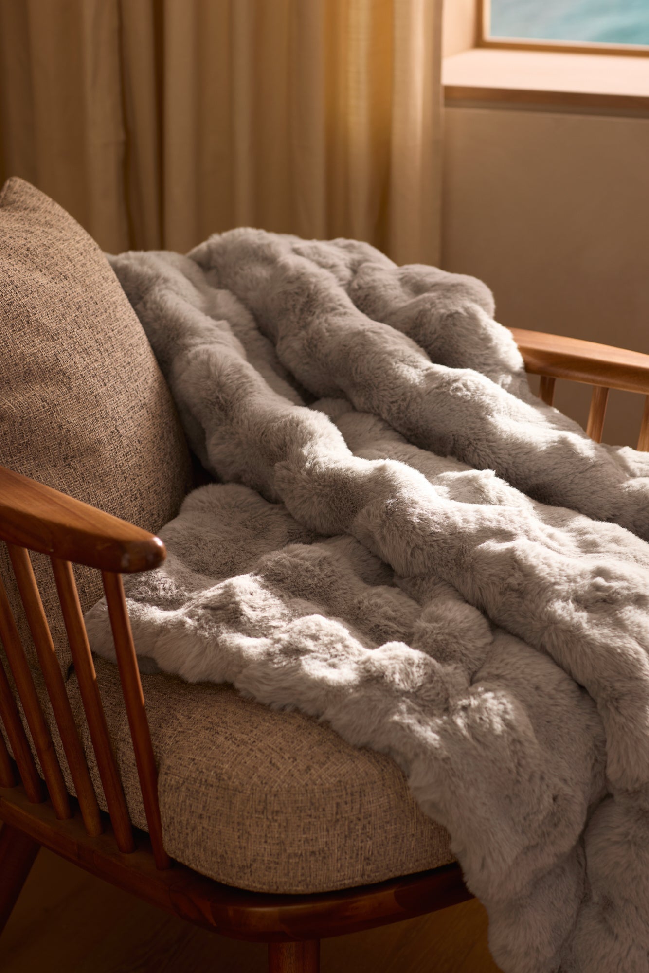 Bubble Cuddle Blanket by Cozy Earth at Shirley Shoppe
