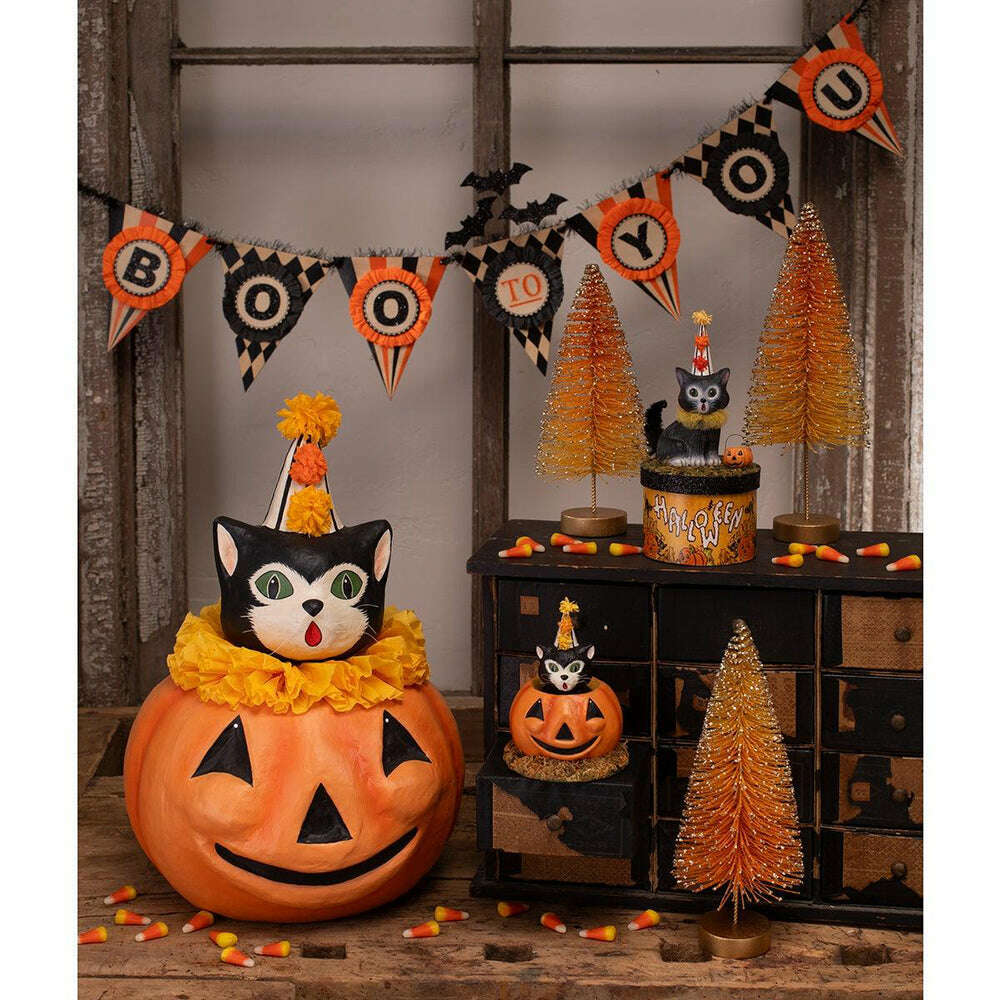 Cecil's Hang Out by Bethany Lowe Designs