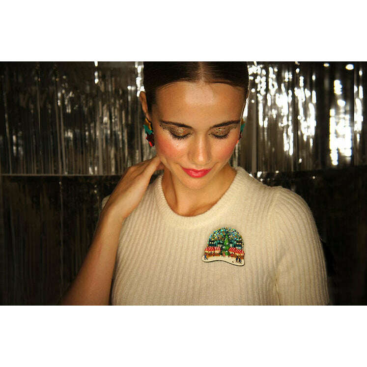 Christmas Market Brooch by Laliblue