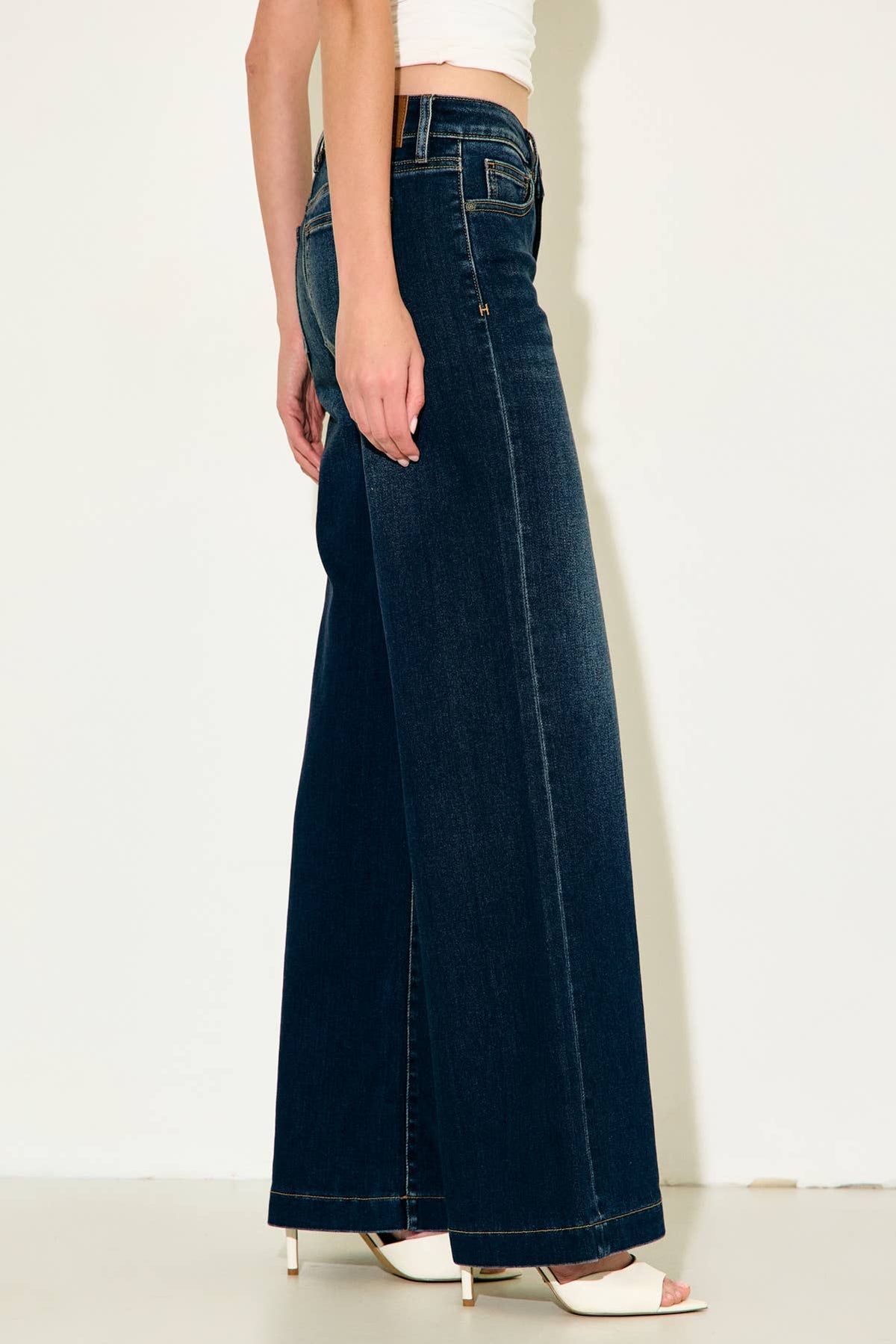Hidden Jeans Happi Low Rise Comfort Flare in Dark