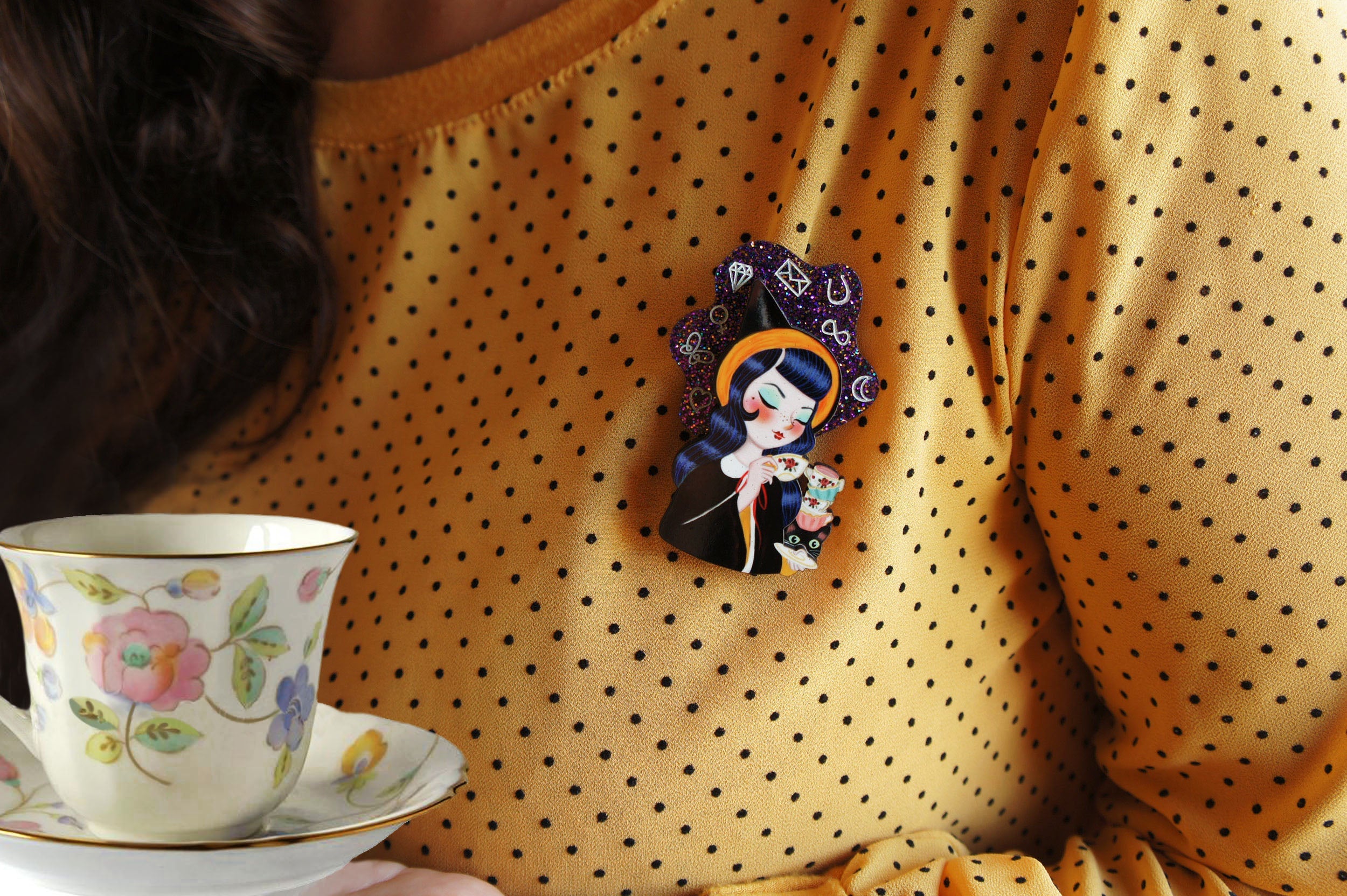 Witch Reading Tasseomancy Brooch by Laliblue
