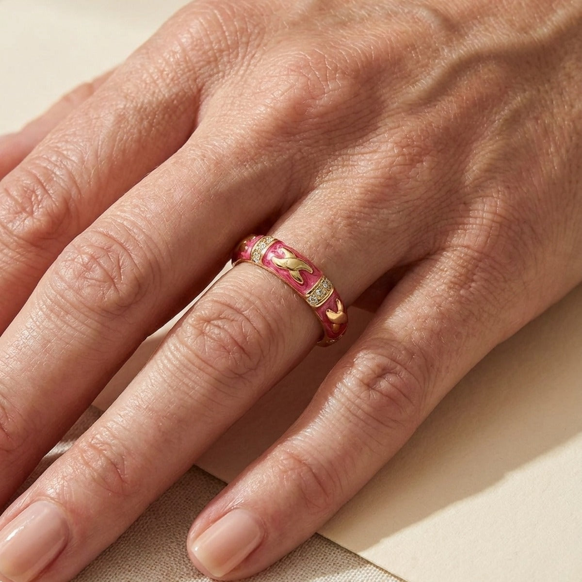 Elegant Hugs Ring — Contrast X
