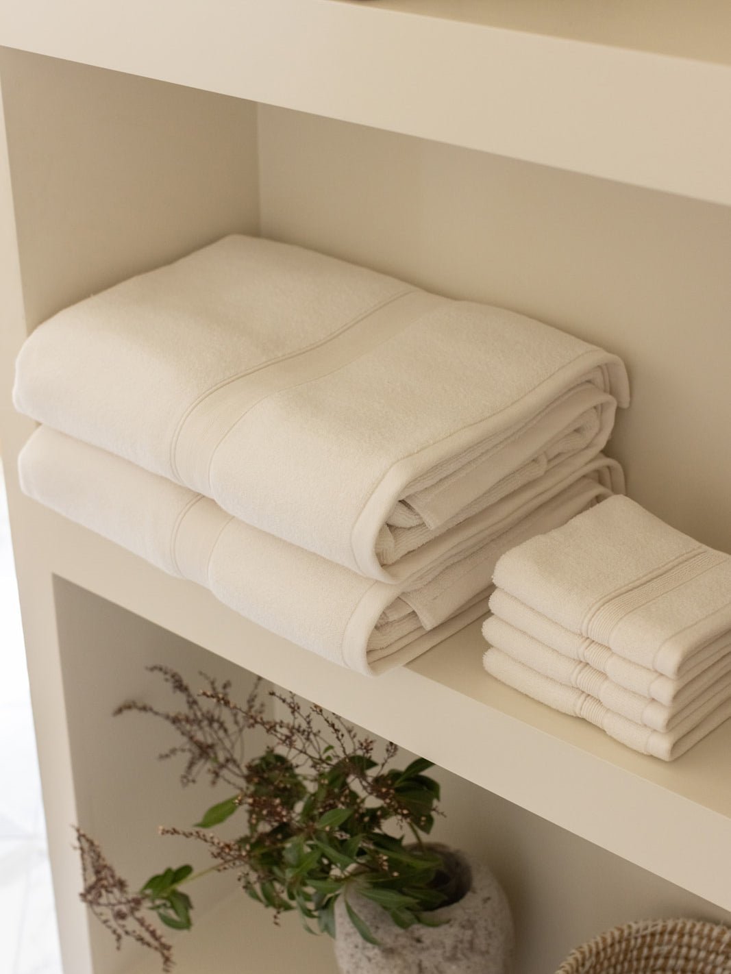 Luxe Bath Towels by Cozy Earth at Shirley Shoppe