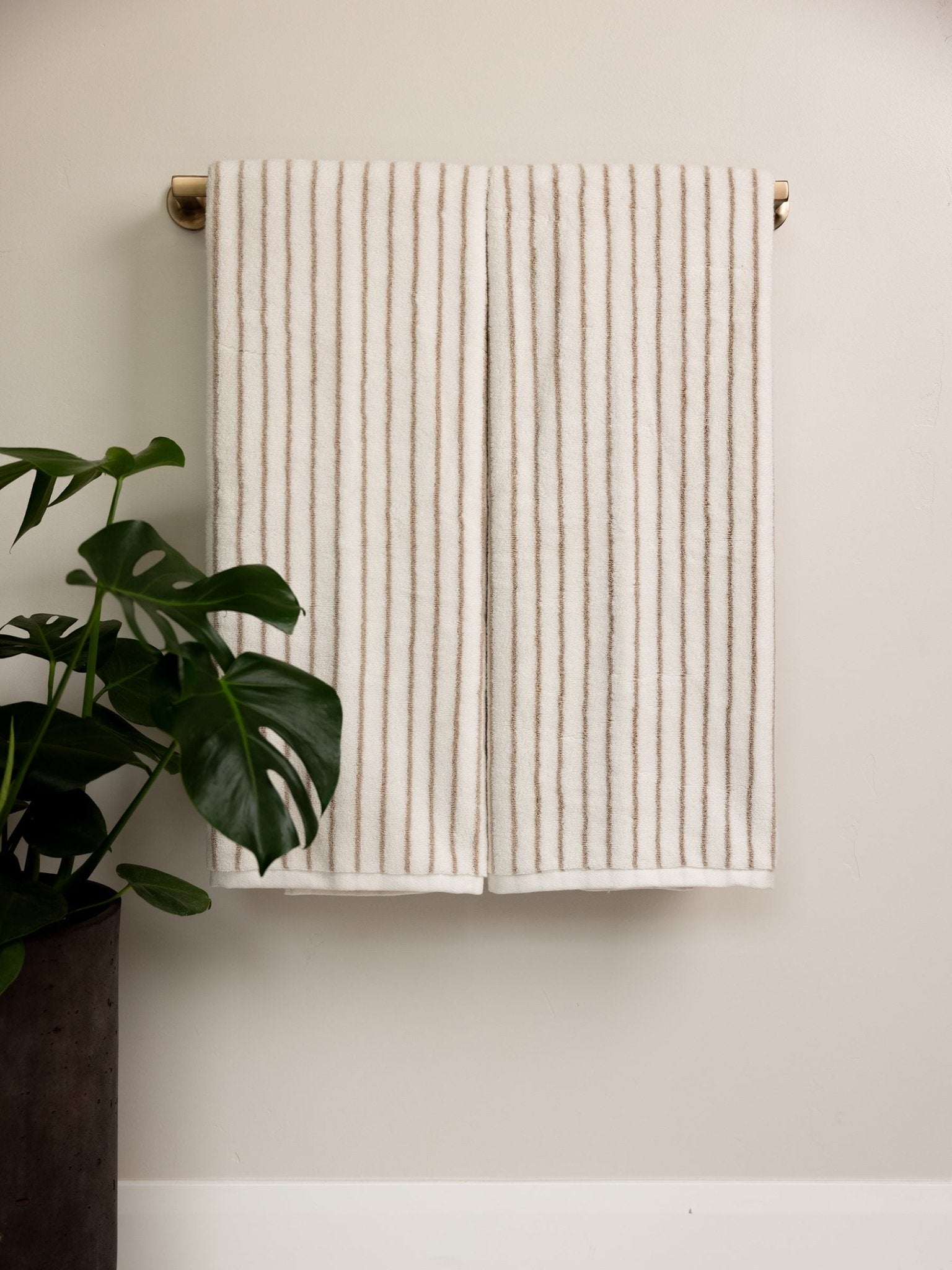 Luxe Bath Towels by Cozy Earth at Shirley Shoppe