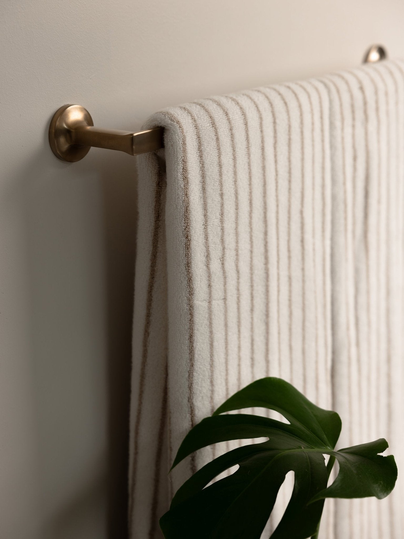 Luxe Bath Towels by Cozy Earth at Shirley Shoppe