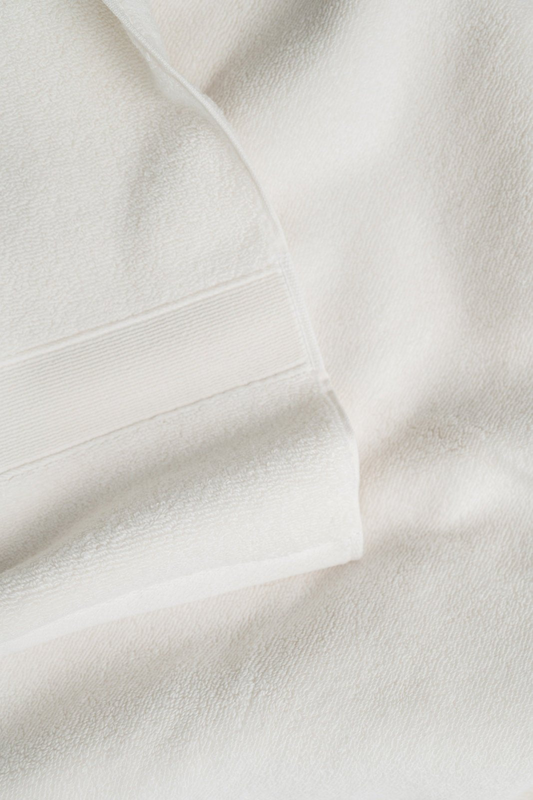 Luxe Bath Towels by Cozy Earth at Shirley Shoppe