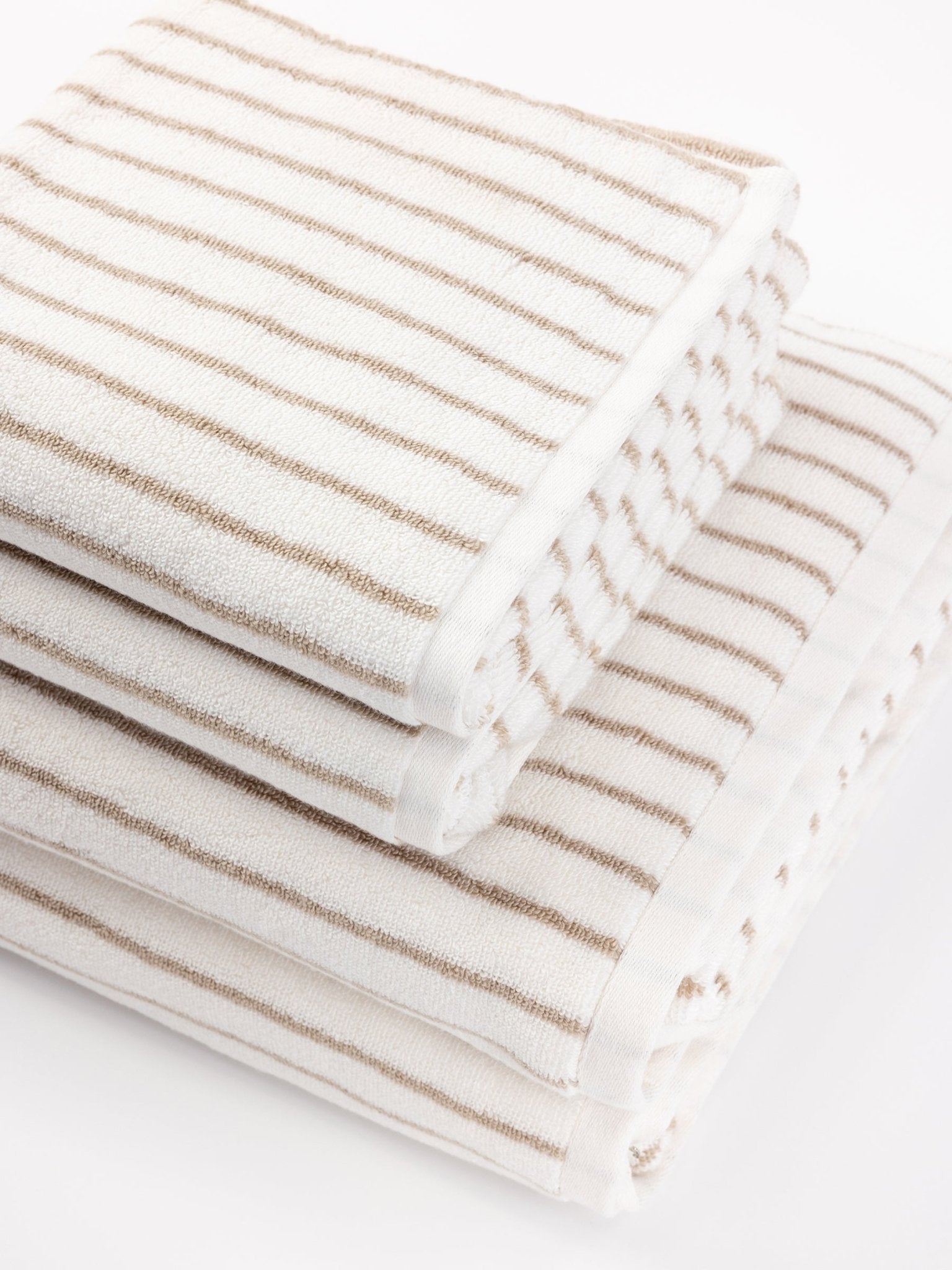 Luxe Bath Towels by Cozy Earth at Shirley Shoppe