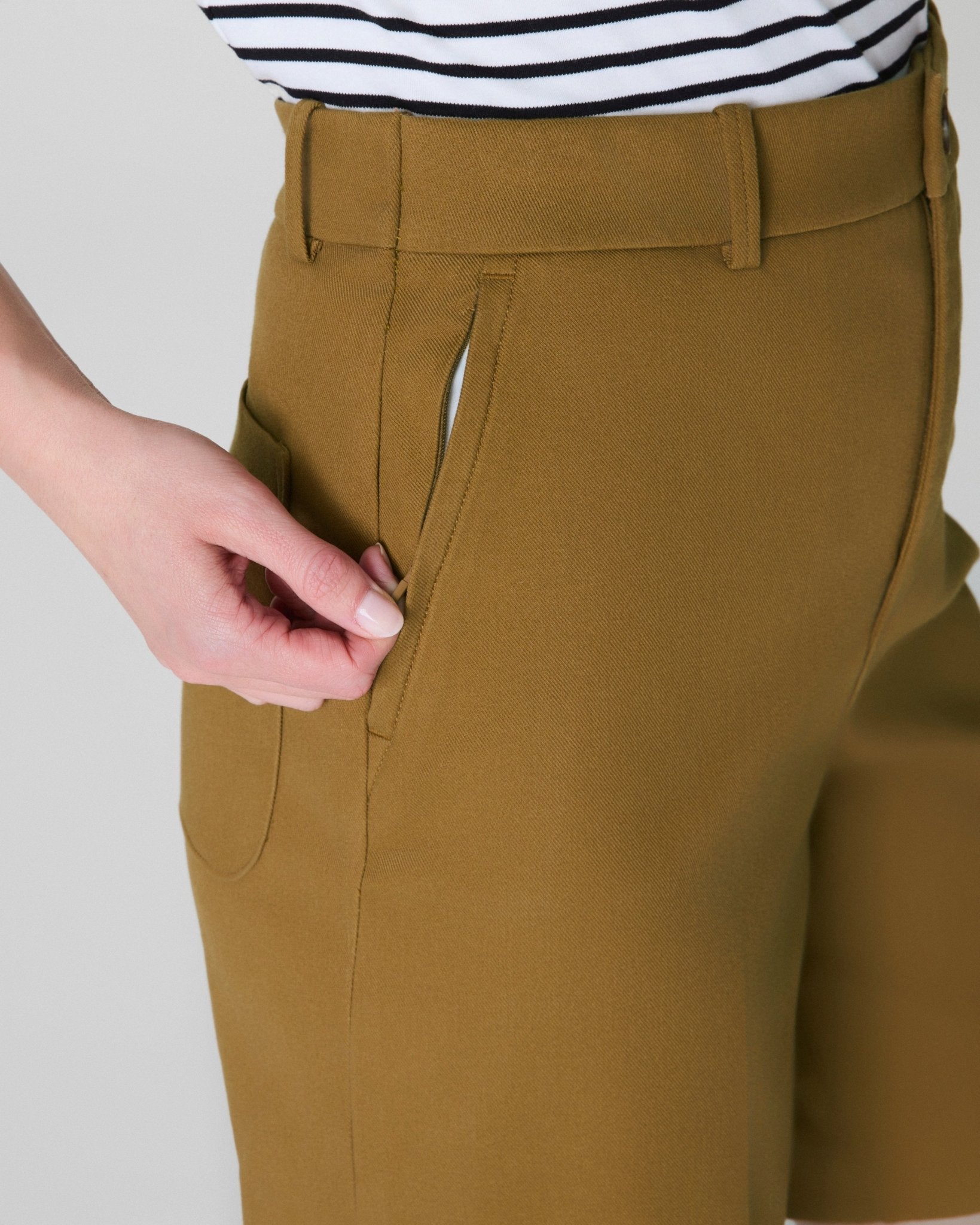 SPANXsupersmooth™ Stretch Twill Short, 9" | Flax by Spanx at Shirley Shoppe