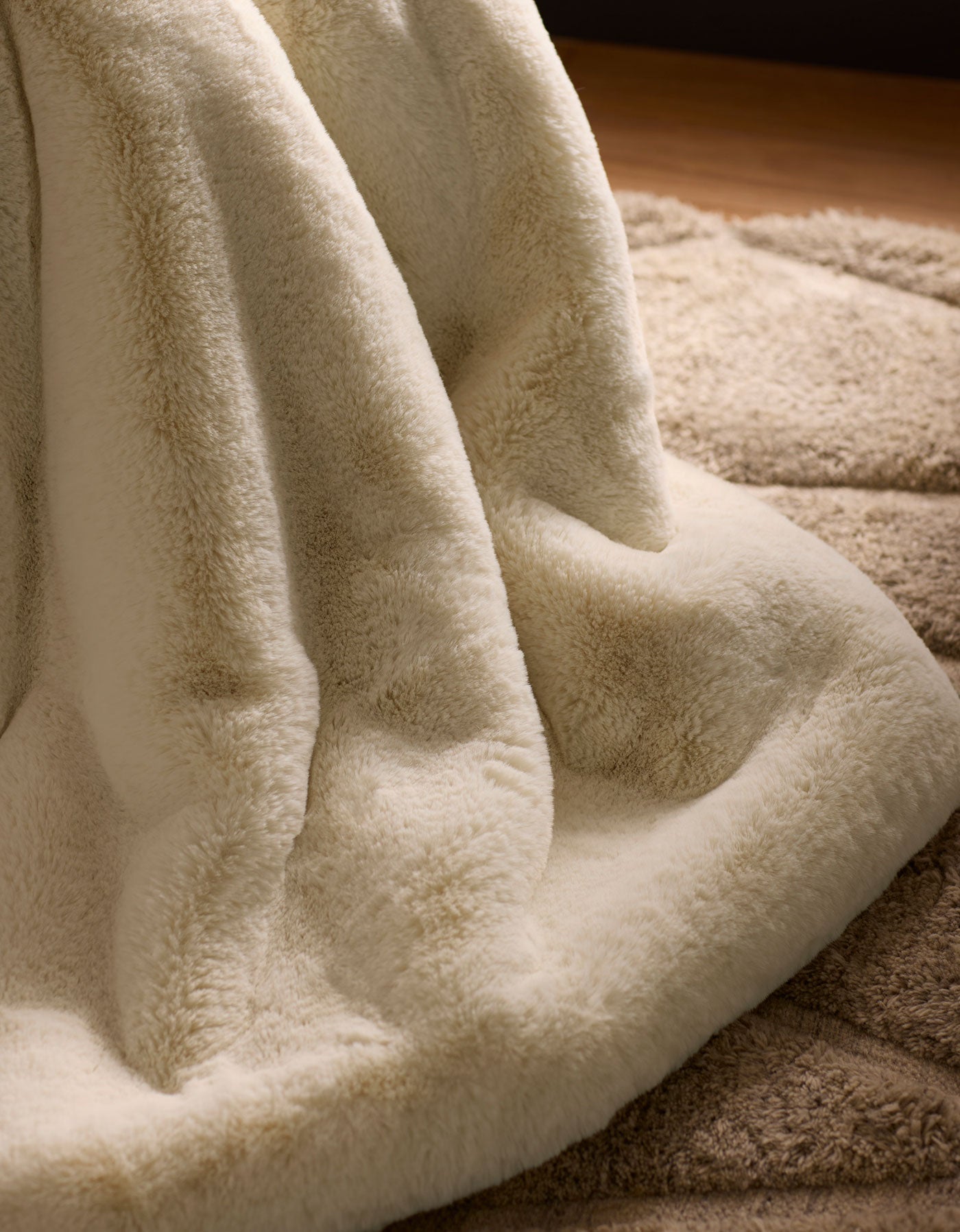 Superplush Cuddle Blanket by Cozy Earth at Shirley Shoppe