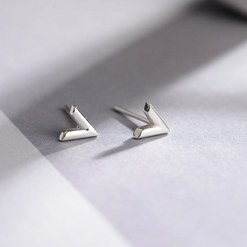 Yan Text Small V-shaped Female Minority Mini Alphabet Rings