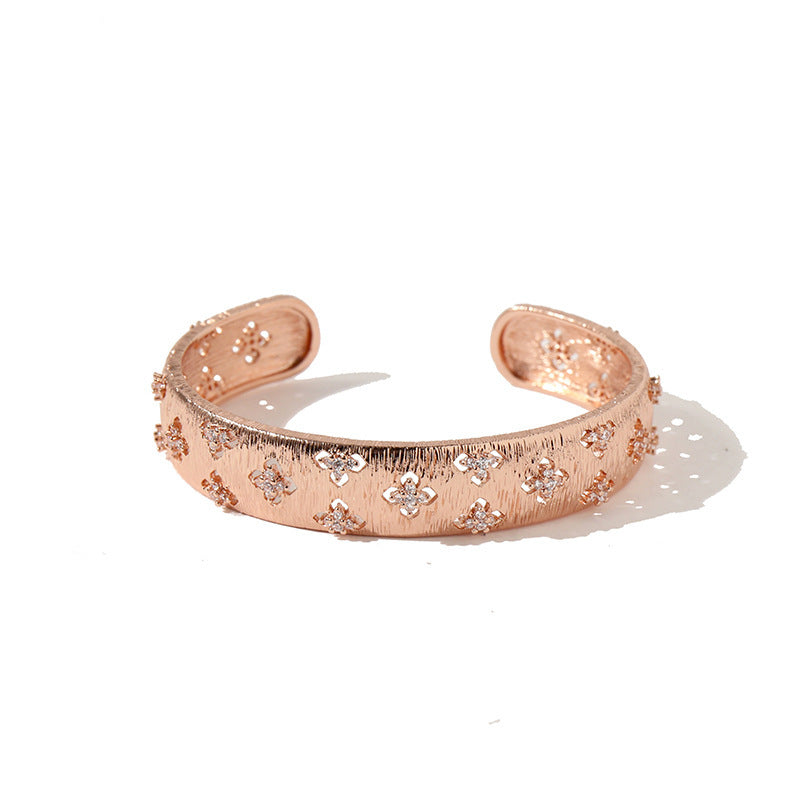 Vintage Rhombus Brushed Face Hollow Four-leaf Bracelet