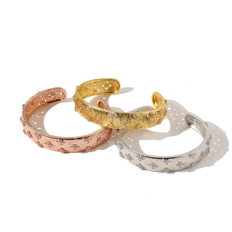 Vintage Rhombus Brushed Face Hollow Four-leaf Bracelet