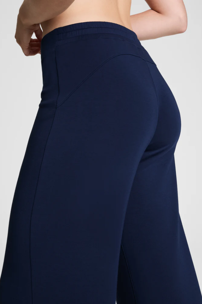 Airessentials Wide Leg Pant