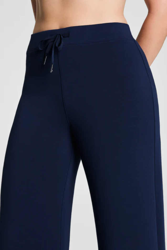 AirEssentials Wide Leg Pant