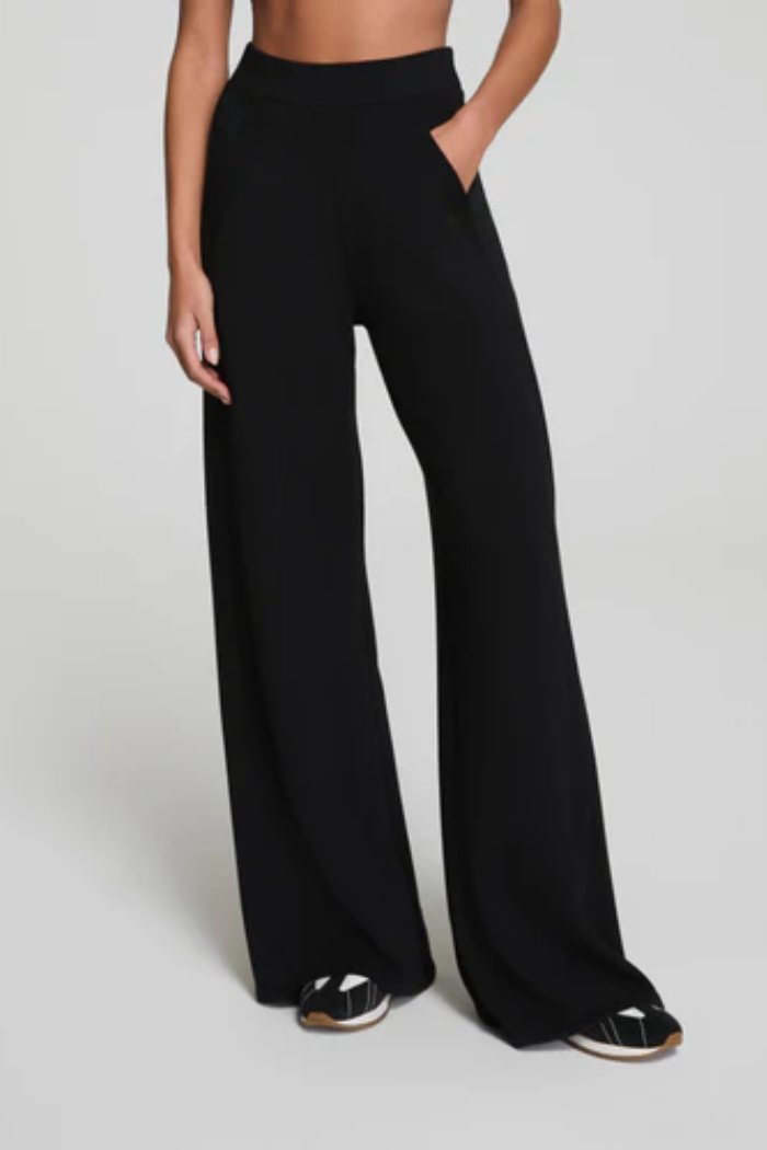 Airessentials Wide Leg Pant - Very Black
