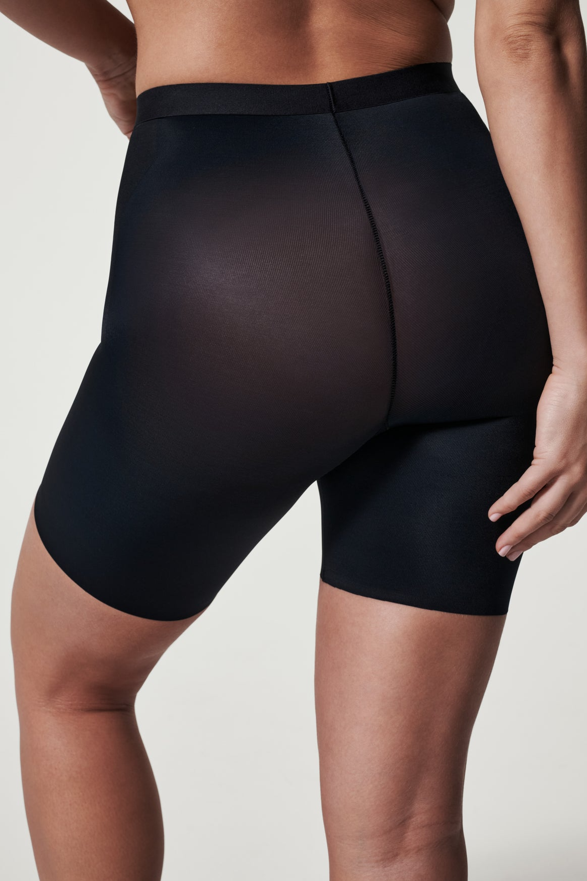 Mid-Thigh Short