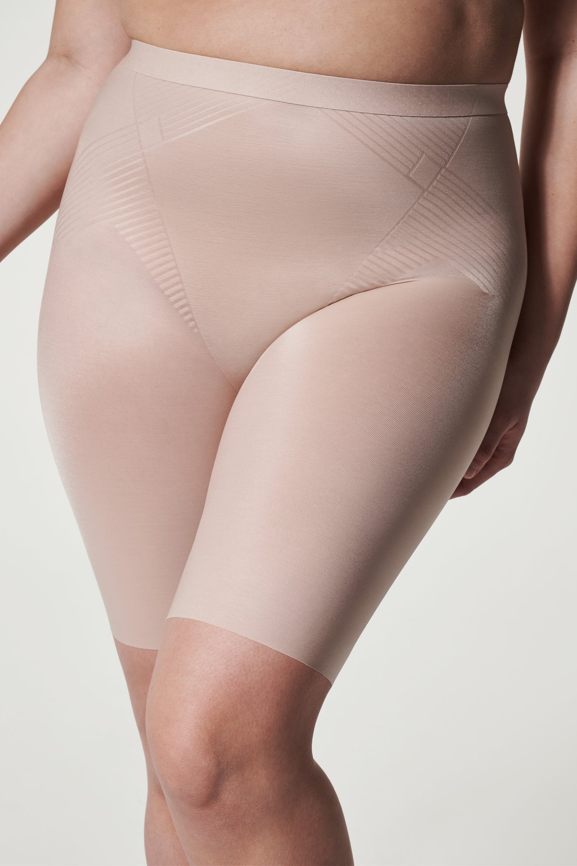 Mid-Thigh Short