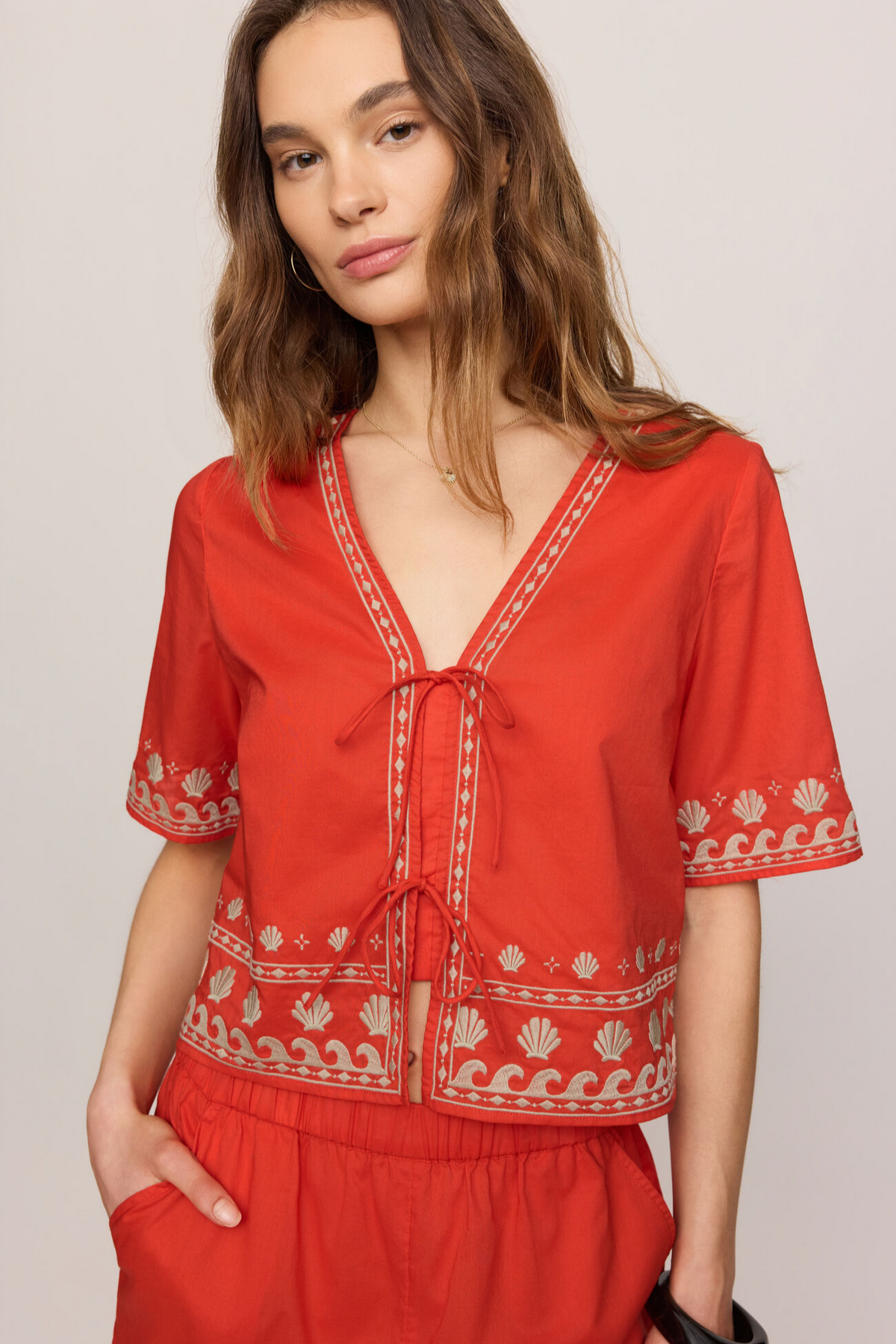 CAST OF WAVES TOP