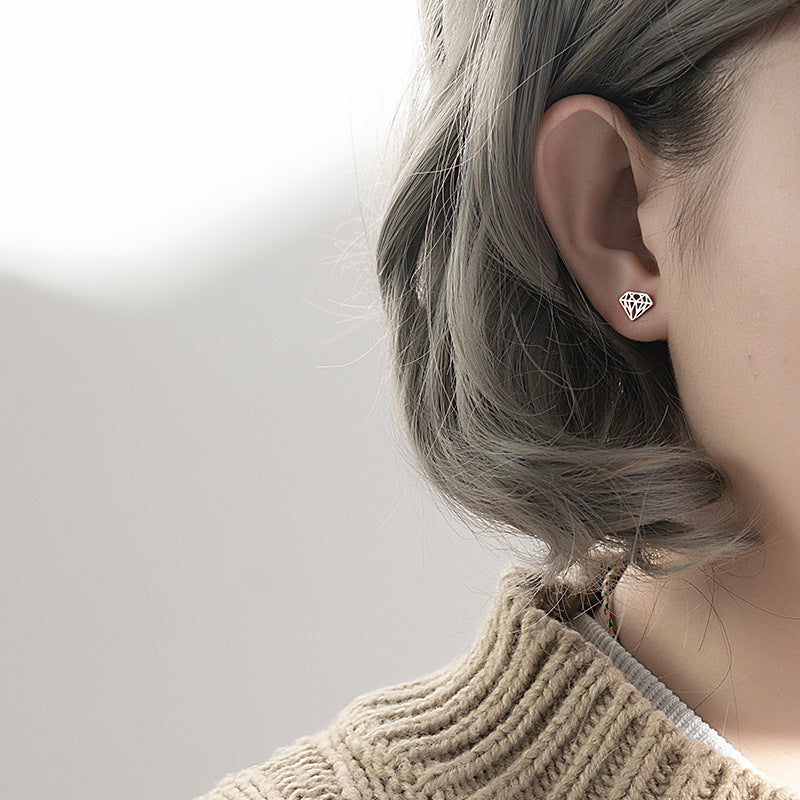 Women's Simple Sweet Cutout Ear Affordable Luxury Fashion Style Korean Niche Stud Earrings