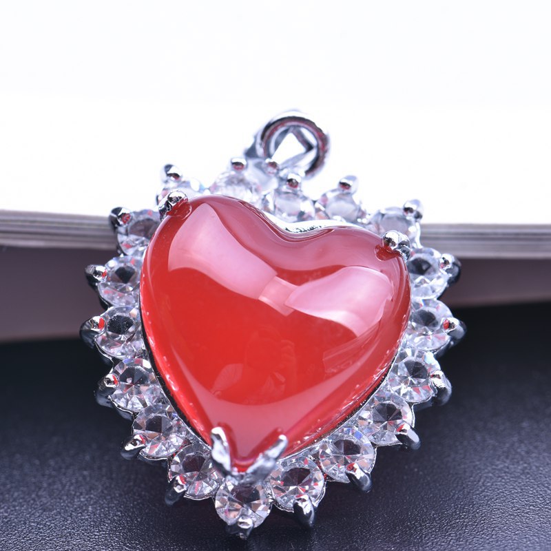 Ethnic Red Green Water Drop Chalcedony Surrounding Diamond Pendant