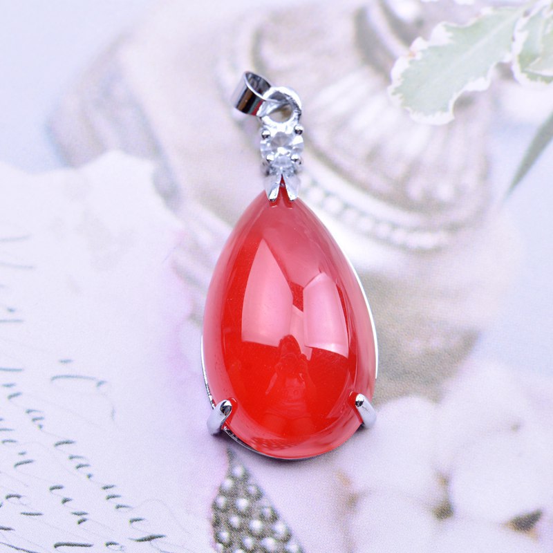 Ethnic Red Green Water Drop Chalcedony Surrounding Diamond Pendant