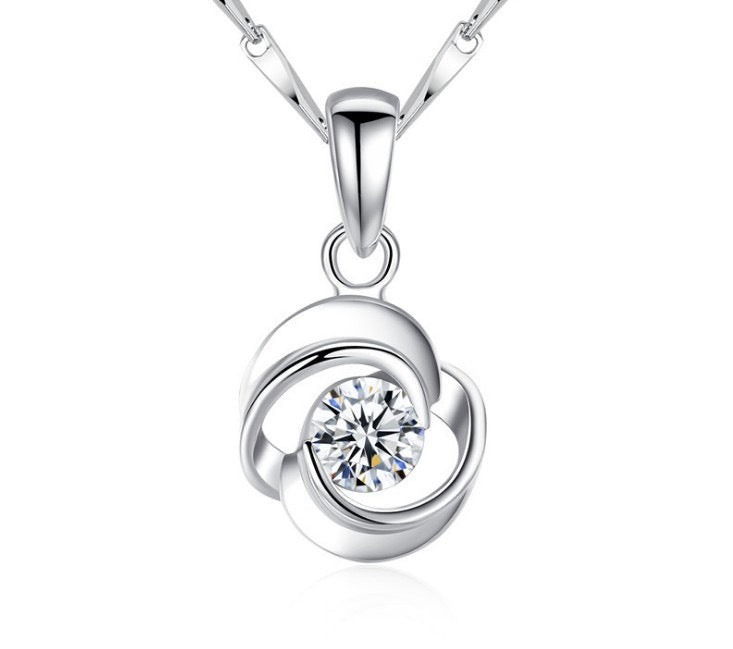 Women's Clover Rotating Rose Diamond Inlaid Clavicle Chain Pendants
