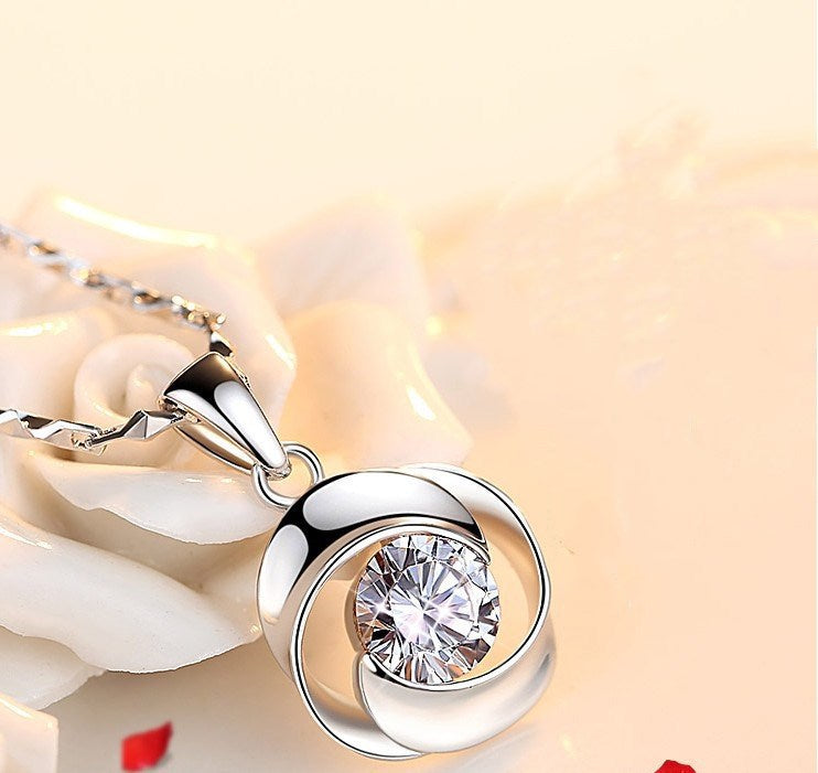 Women's Clover Rotating Rose Diamond Inlaid Clavicle Chain Pendants
