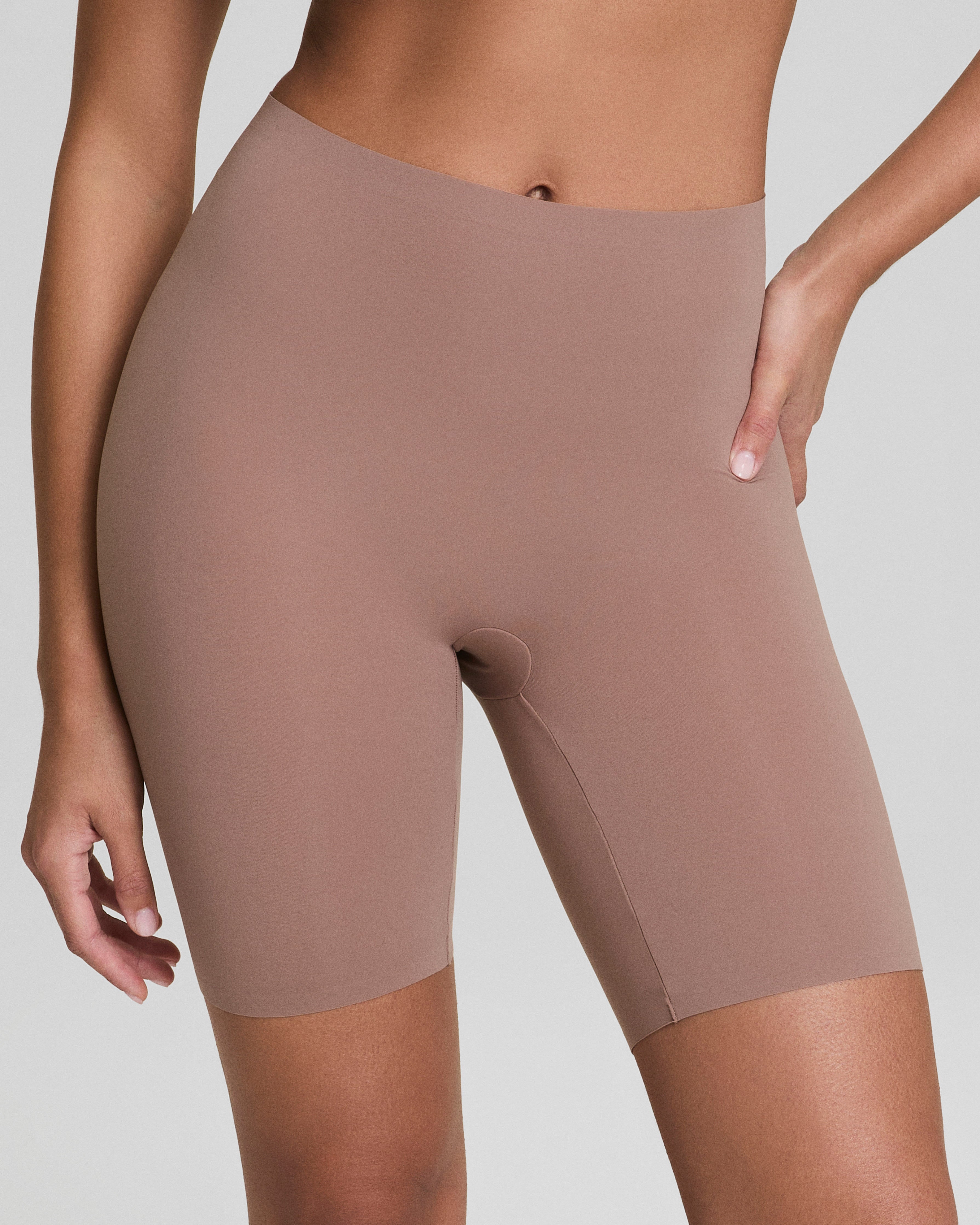 SPANXsmooth™ Fit-To-You Mid-Thigh Short