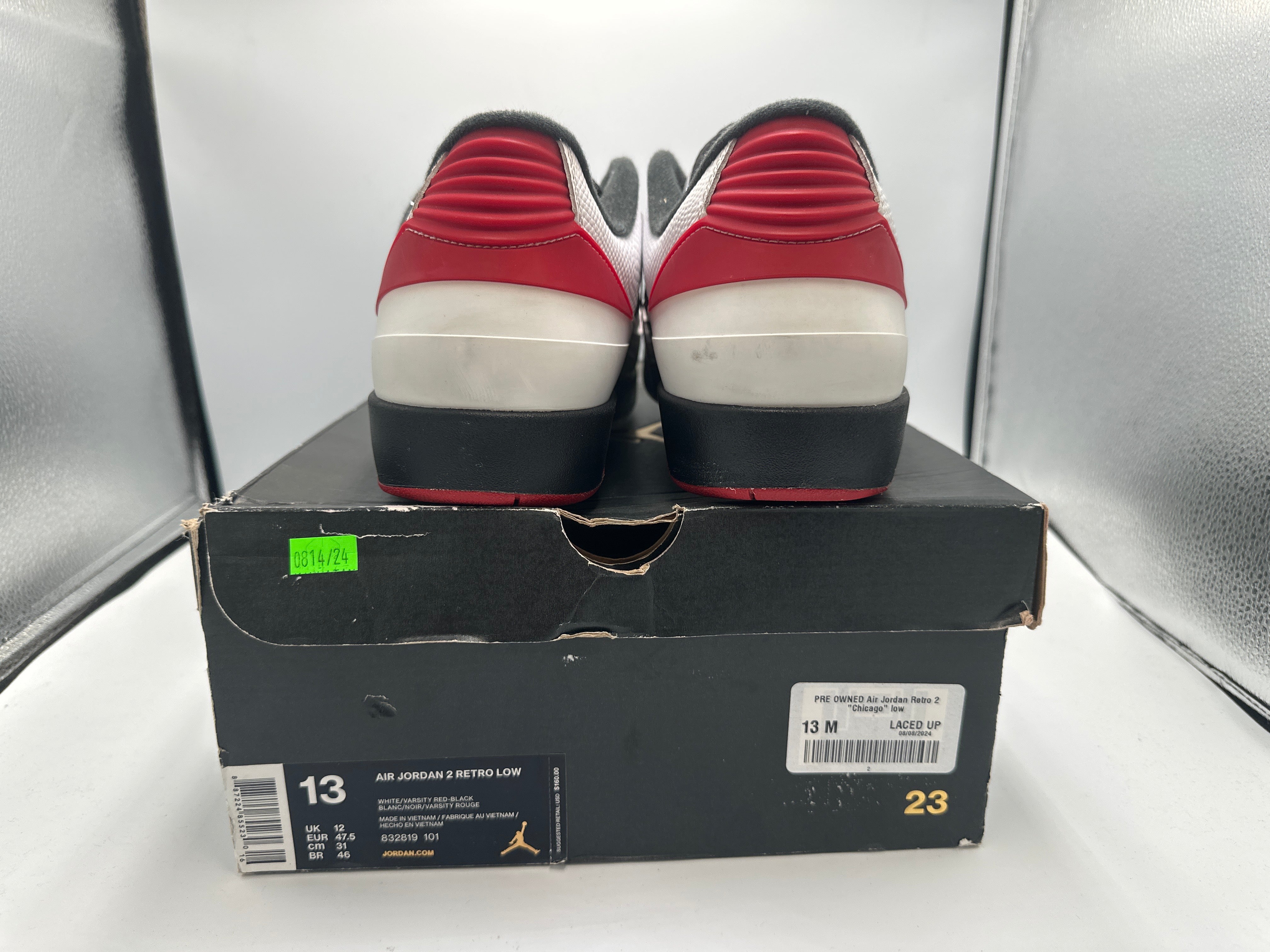 PRE OWNED Air Jordan Retro 2  "Chicago" low