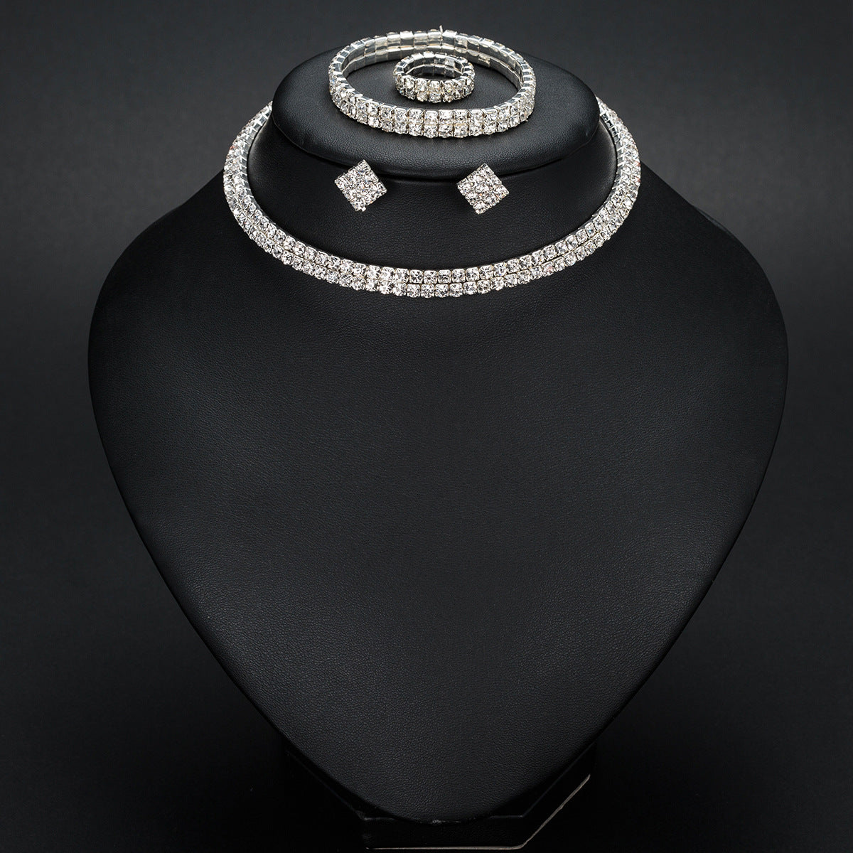 Trendy Fashion Hollow Jeweled Collar Pattern Jewelry Set